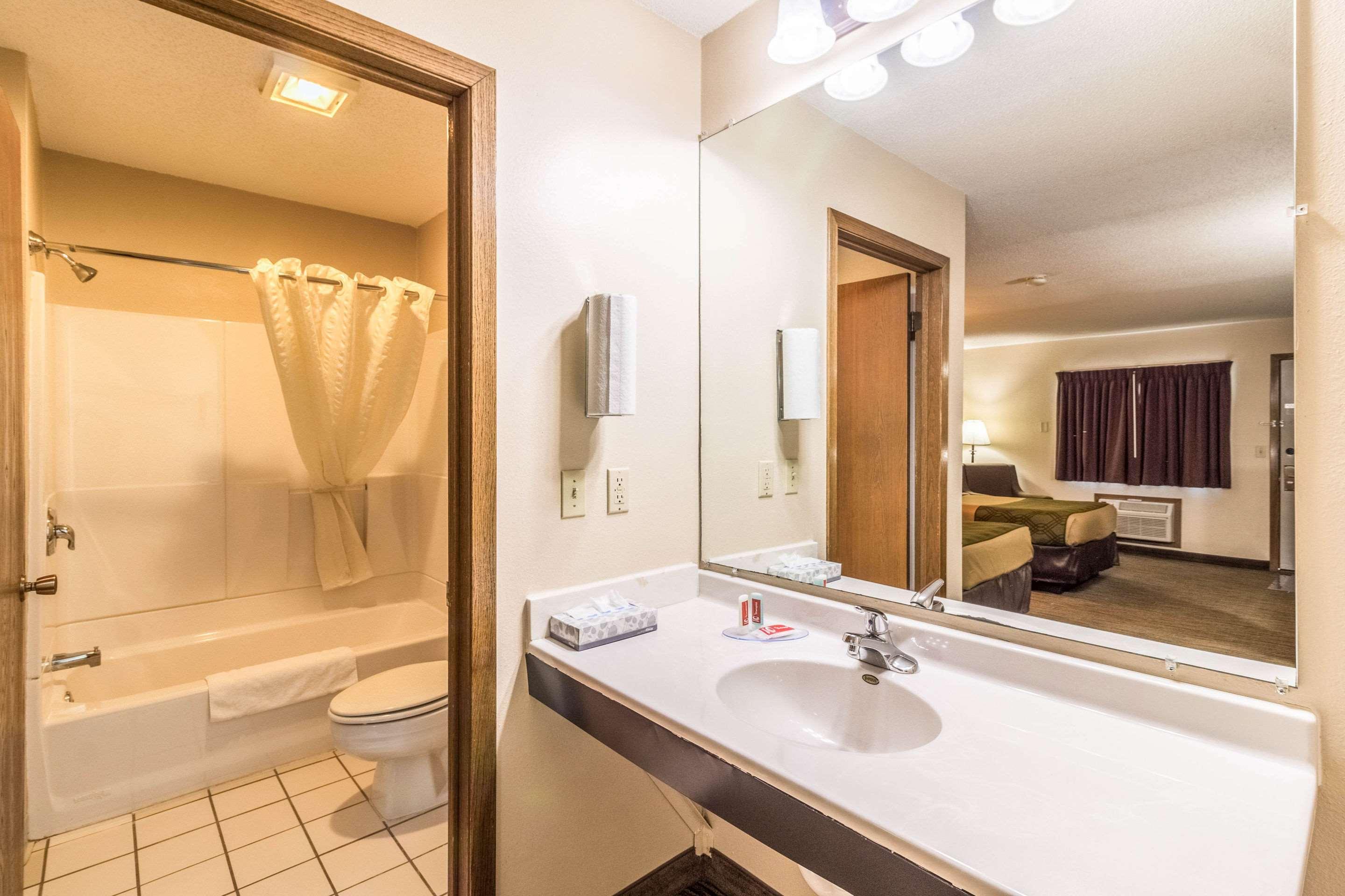 Econo Lodge - Valley City Ngoại thất bức ảnh